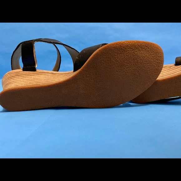 Levity Black Wedges - Picture 4 of 5